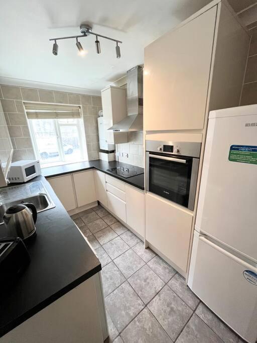 Aprt 10mins Walk From The Shard! * London