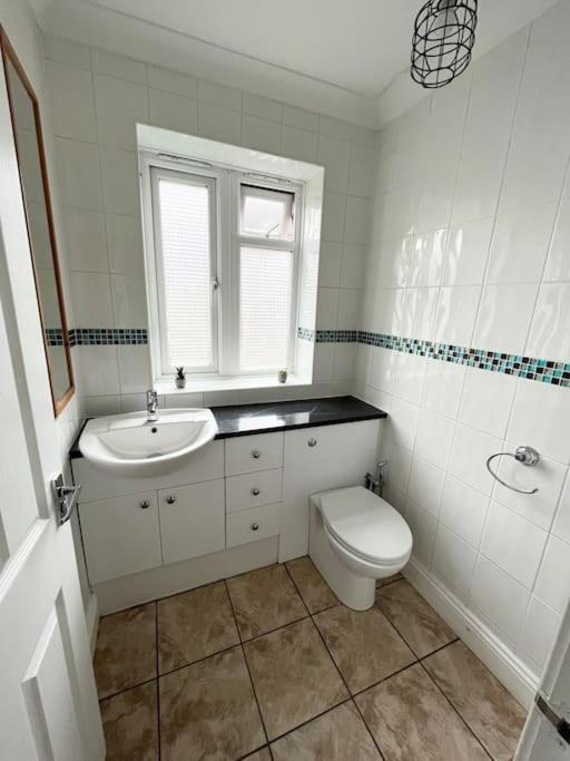Aprt 10mins Walk From The Shard!