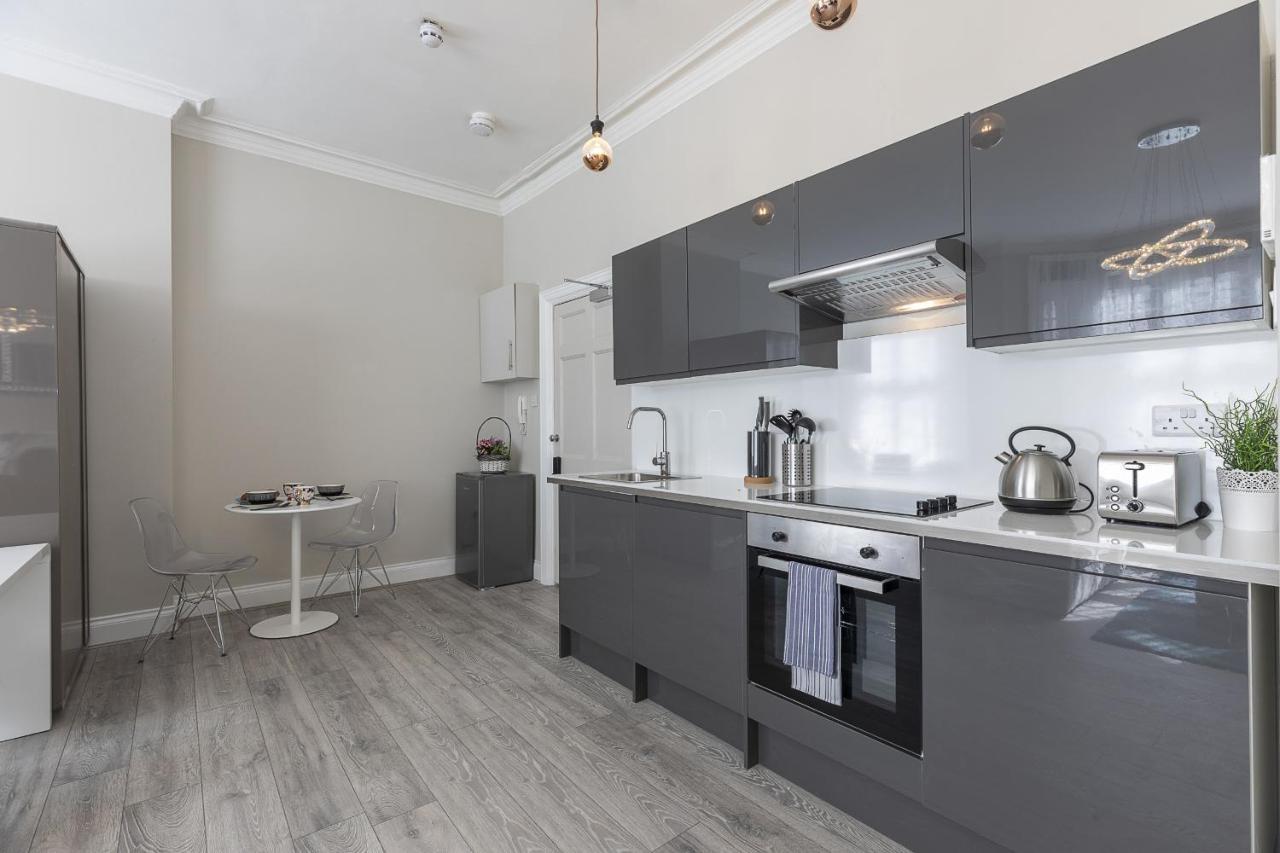 Air Conditioned High St Kensington Appartement Londen