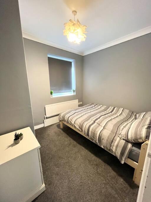 Aprt 10mins Walk From The Shard!