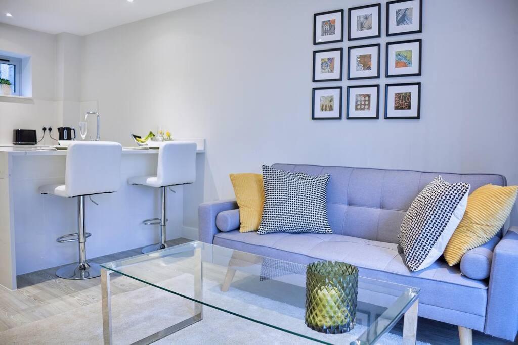Gorgeous Apartment, 5 Mins From Canada Water, Not Lewisham As Listed! Apartment London
