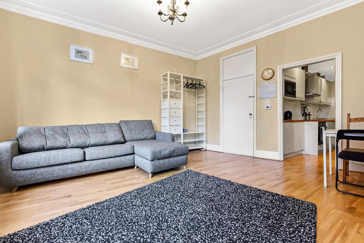 Main Street Corner Great 1bedroom Flat - Richmond Leilighet London