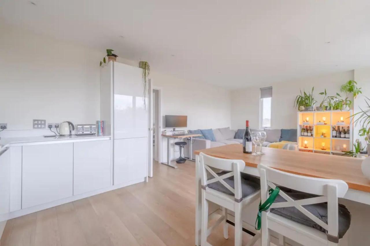 Modern 2 Bedroom Flat In Elephant And Castle Apartment *