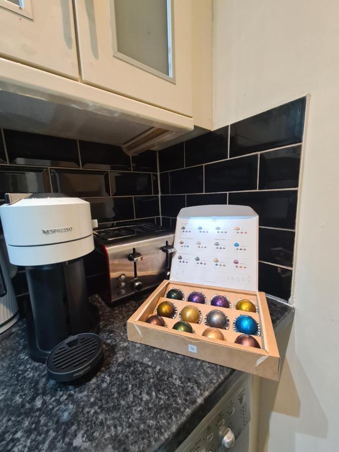 Rare Gem Close To Transport Links Appartement *