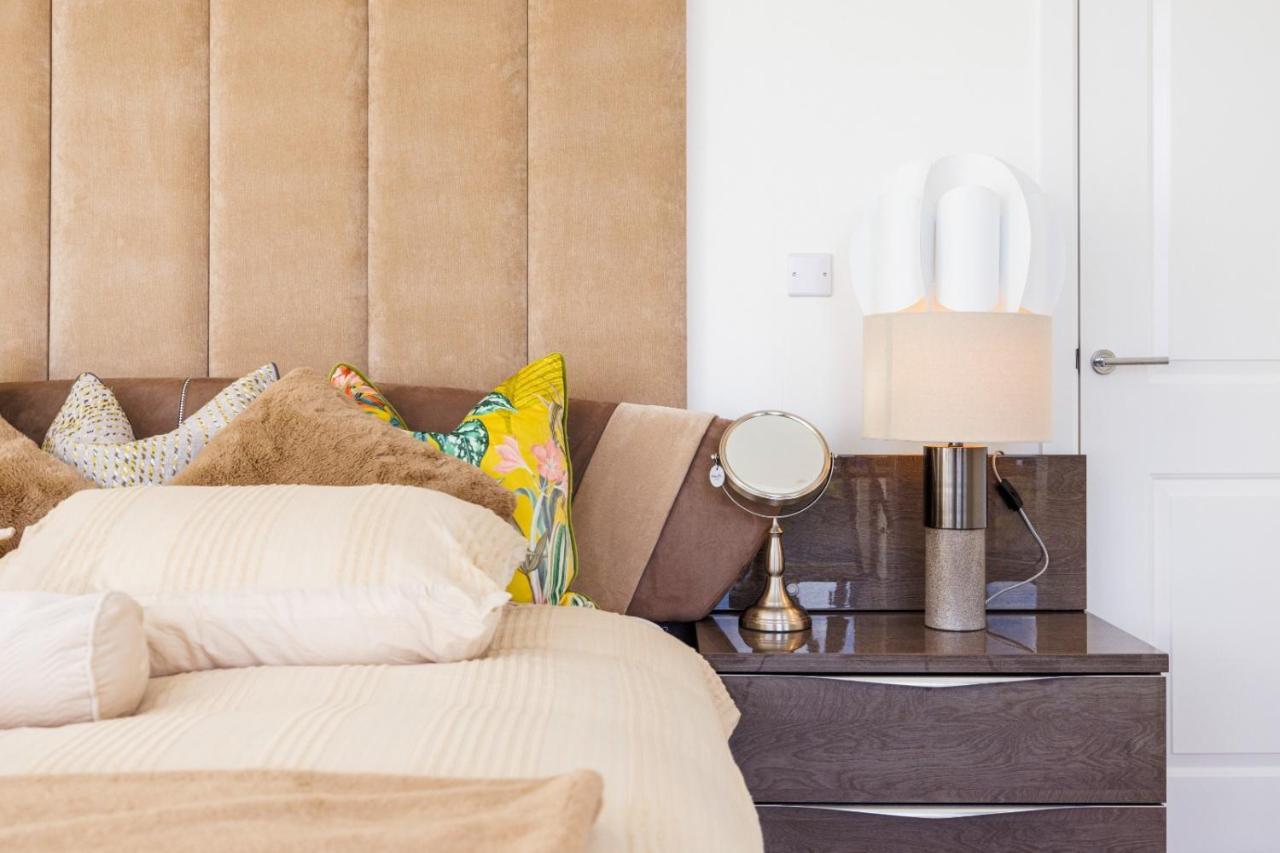 Luxury Modern Bedroom In Seven Star Ultra Super High Quality Apartment