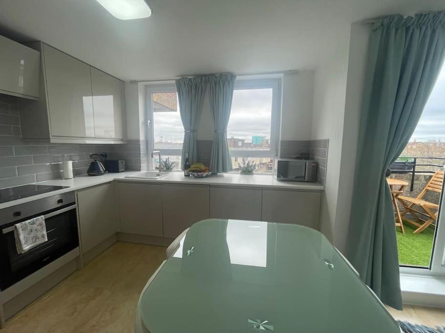 Apartment Stylish Flat Next To Tower Of And Skd Marina London