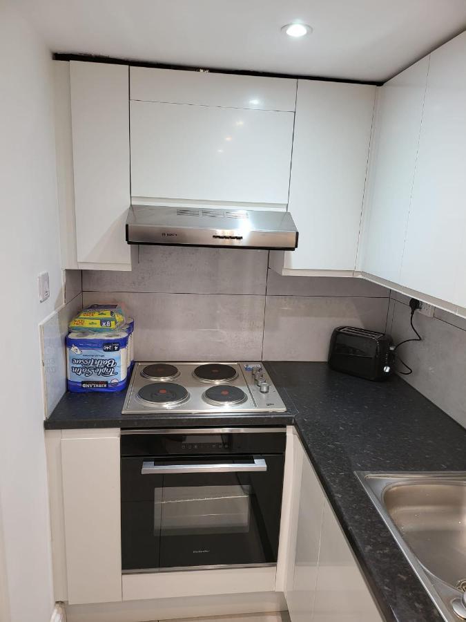 Fancy Basement Flat B * Londen