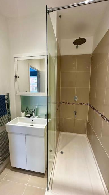Sienna's 2 - Bedroom Apartment, London, N1. * Londres