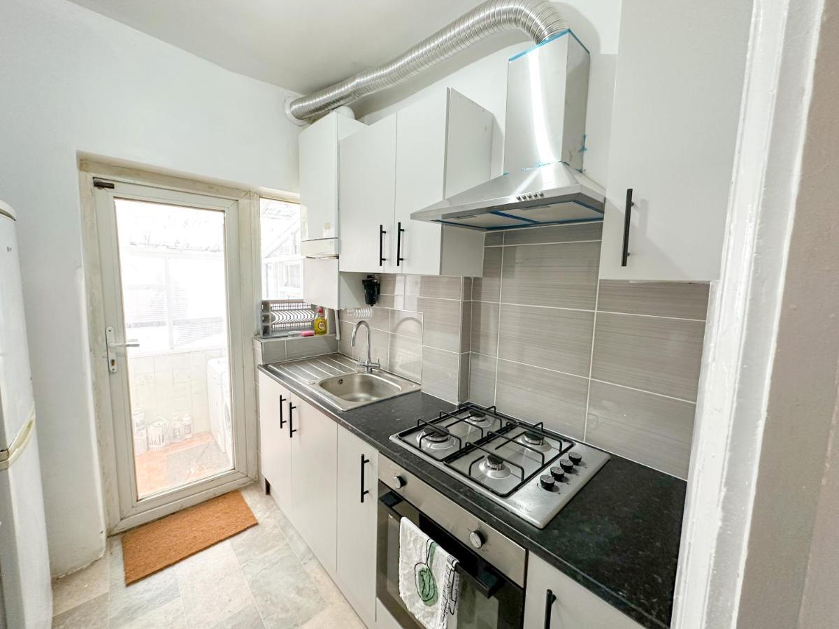 208 Clements Road London