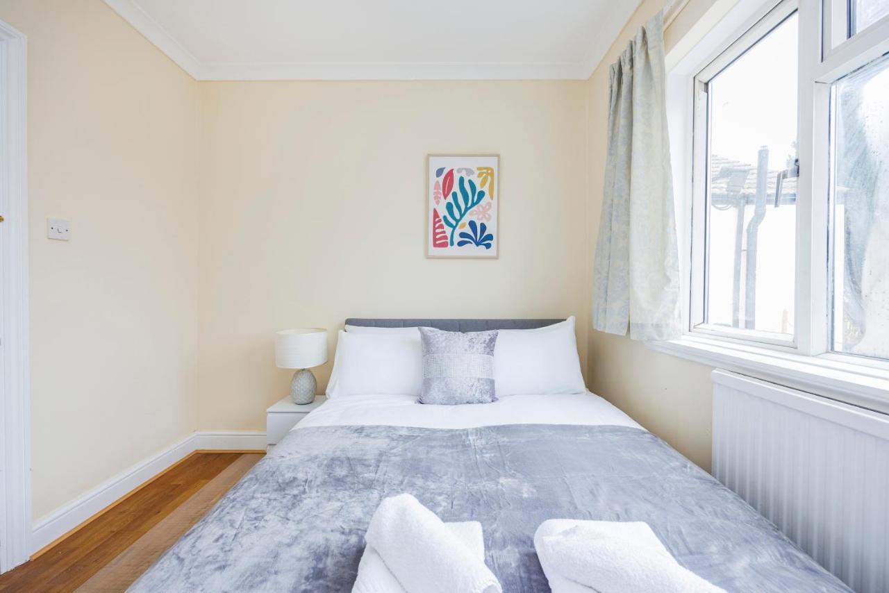 2 Bedroom House By Av Stays Short Lets Croydon With Free Wi-fi Holiday home *