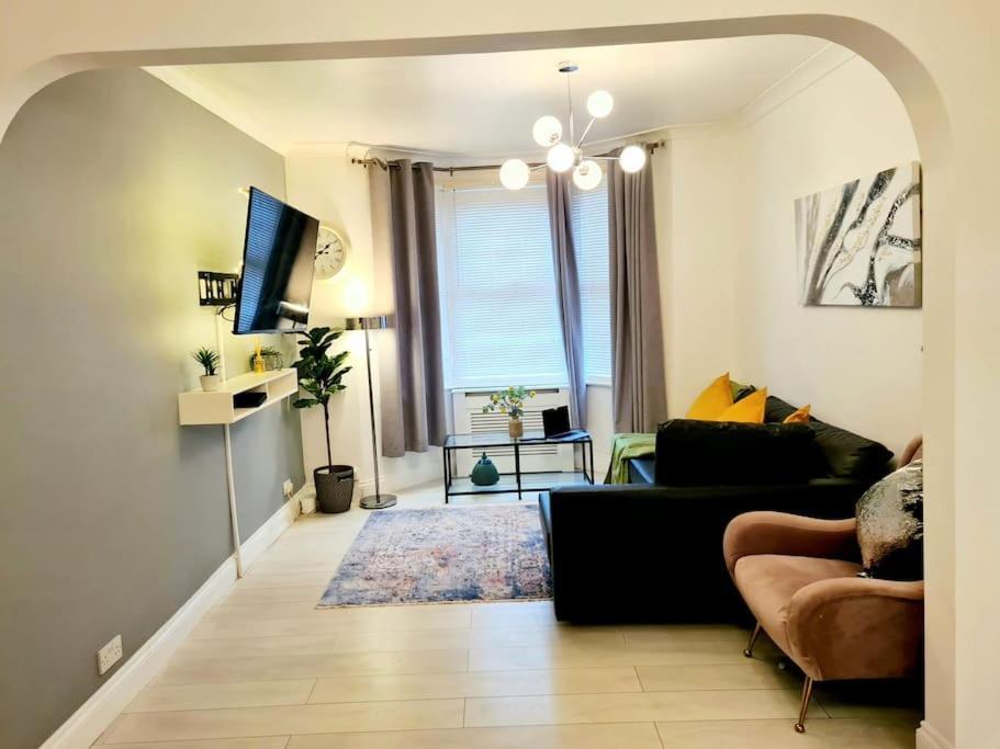 Сasa de vacaciones Private House With Free Parking