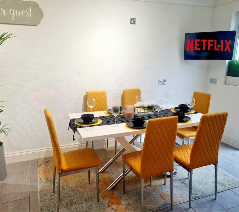 Private House With Free Parking * Londres