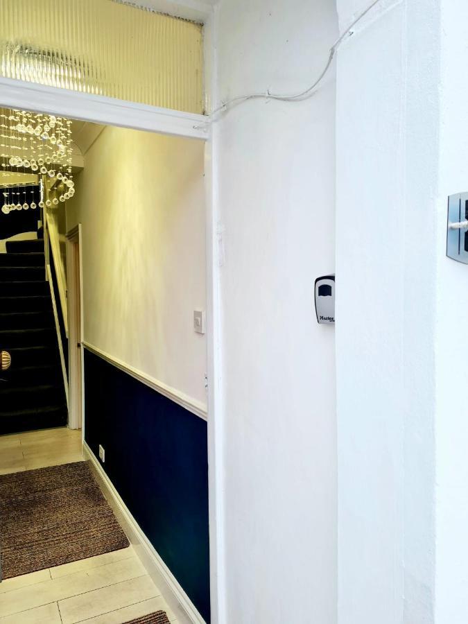 Private House With Free Parking Сasa de vacaciones *