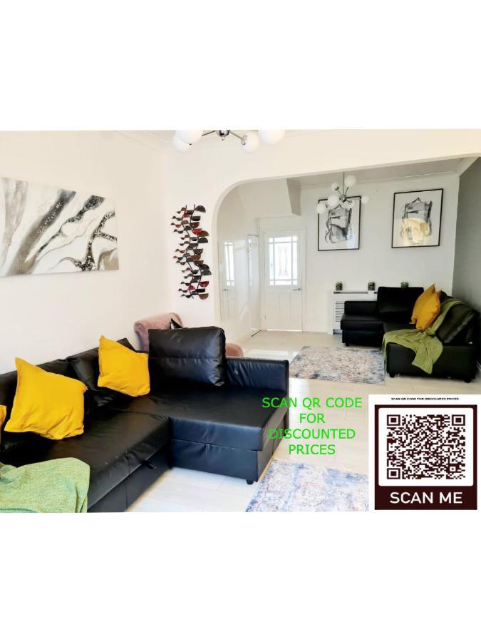 Private House With Free Parking Сasa de vacaciones