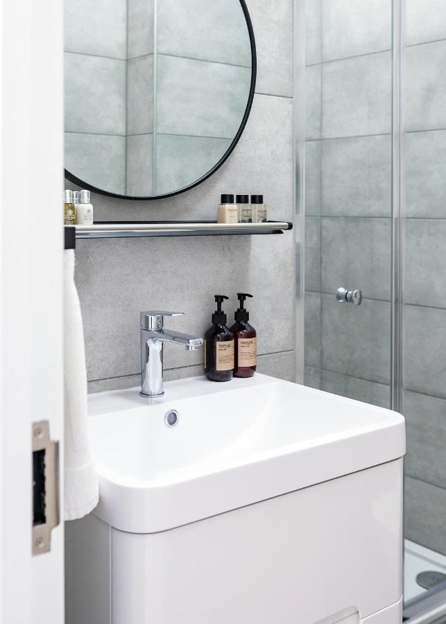 Paddington Station Apartment *