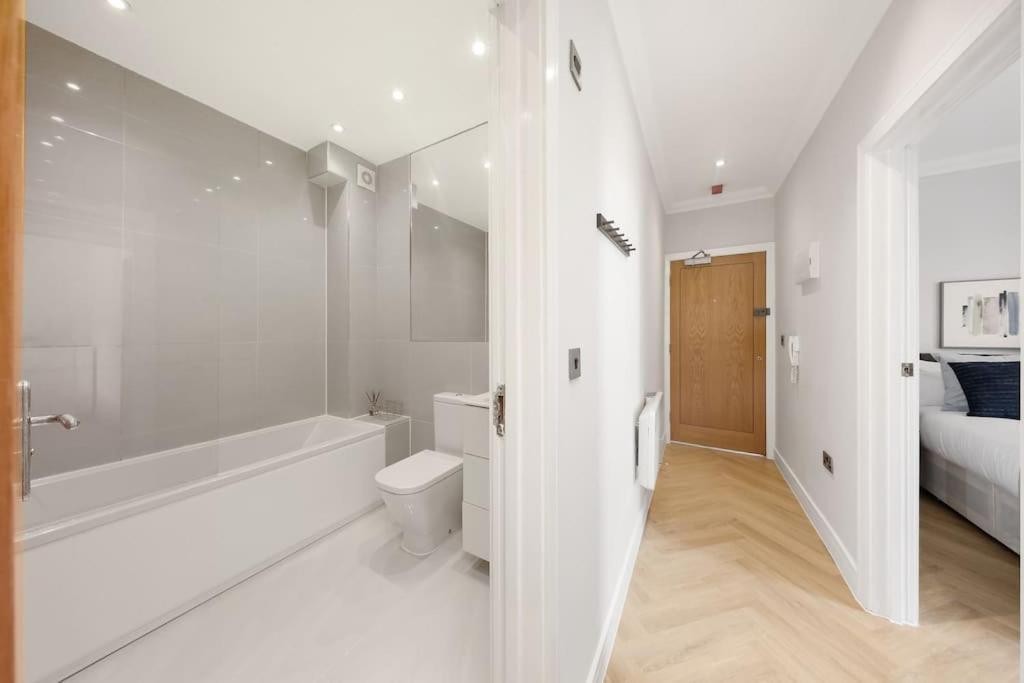 Pleasing 2bed Flat 10min To Wimbledon Tennis Court *
