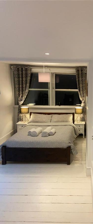 Charming And Beautiful In Wandsworth London