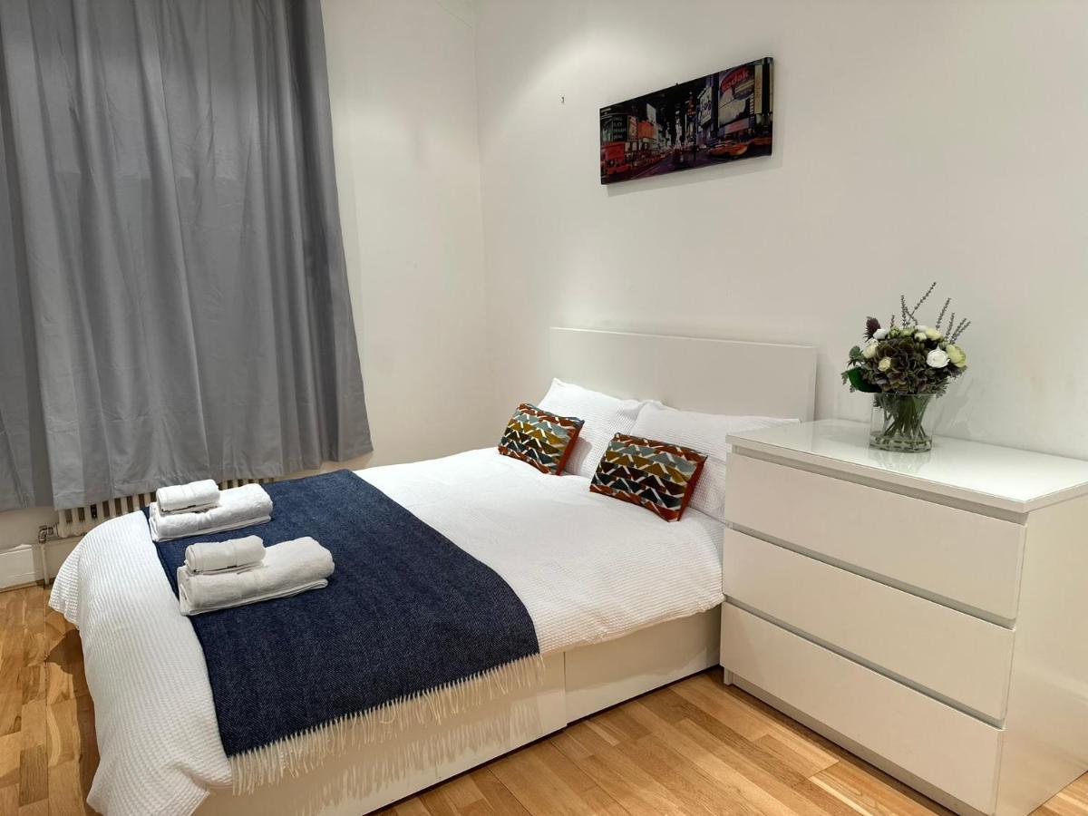 Earl's Court One Bedroom Flat * Londen