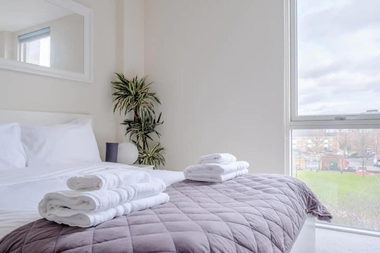 Modern 2 Bedroom Flat In Elephant And Castle Apartment *