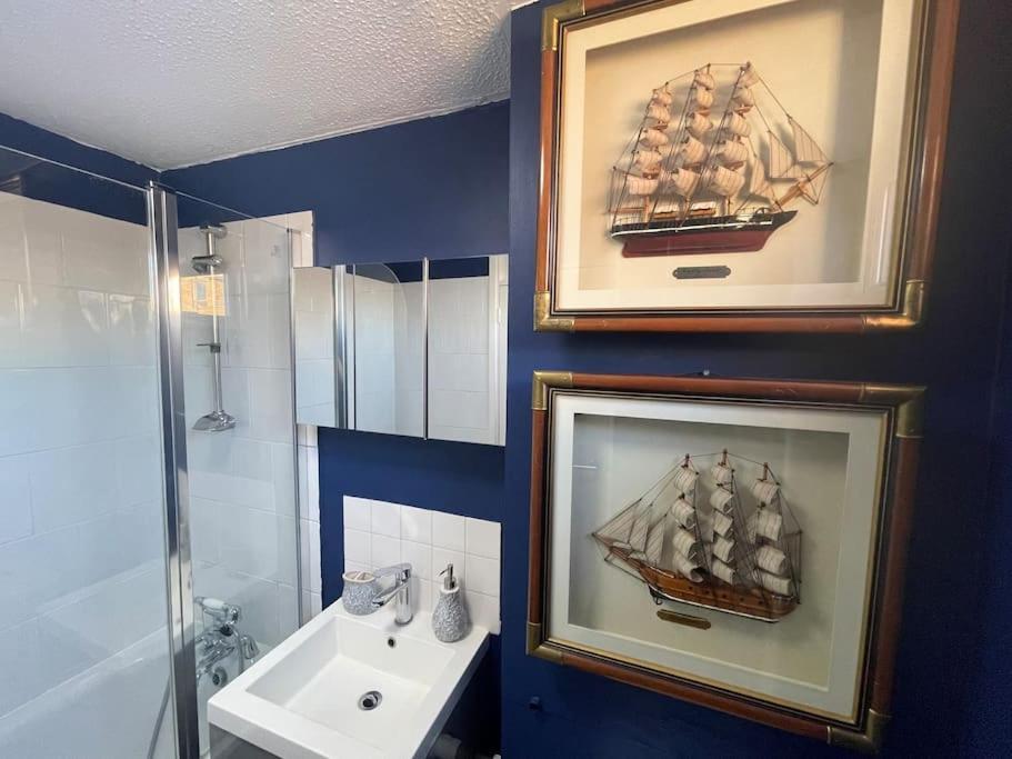 Stylish Flat Next To Tower Of And Skd Marina Apartment *