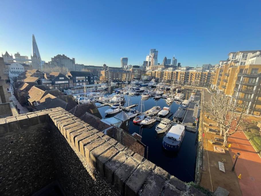 Stylish Flat Next To Tower Of And Skd Marina Apartment
