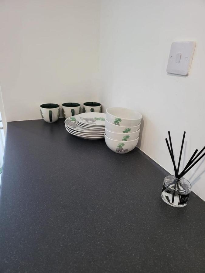 Fancy Basement Flat B Londen