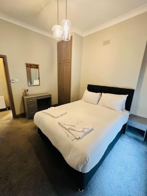 3 Notting Hill, Portobello Road-amazing Location! London