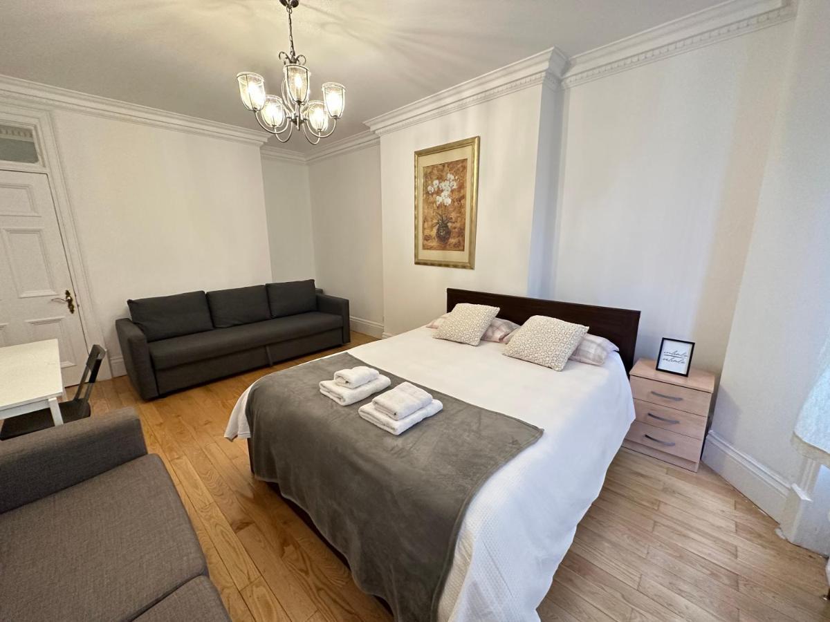 Double In Paddington ,london, 1 Step To Station, Private #room Name Is London# Homestay