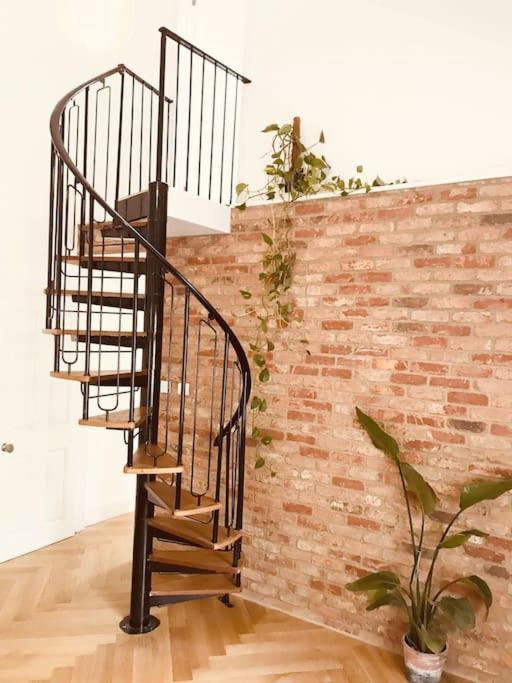 Stylish New Listing! Free Parking, Trendy Location * London