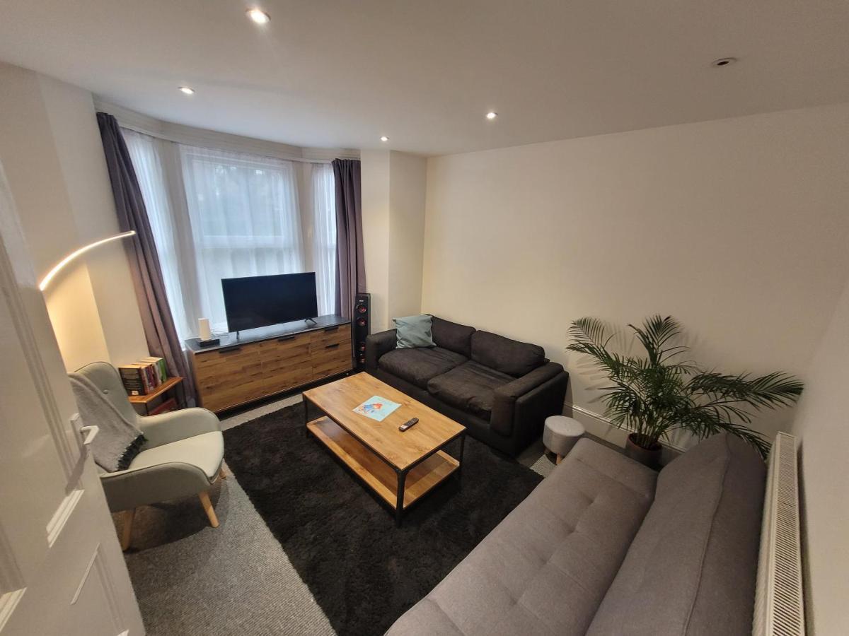 Feriehus Spacious 2 Bedroom House In With Garden London