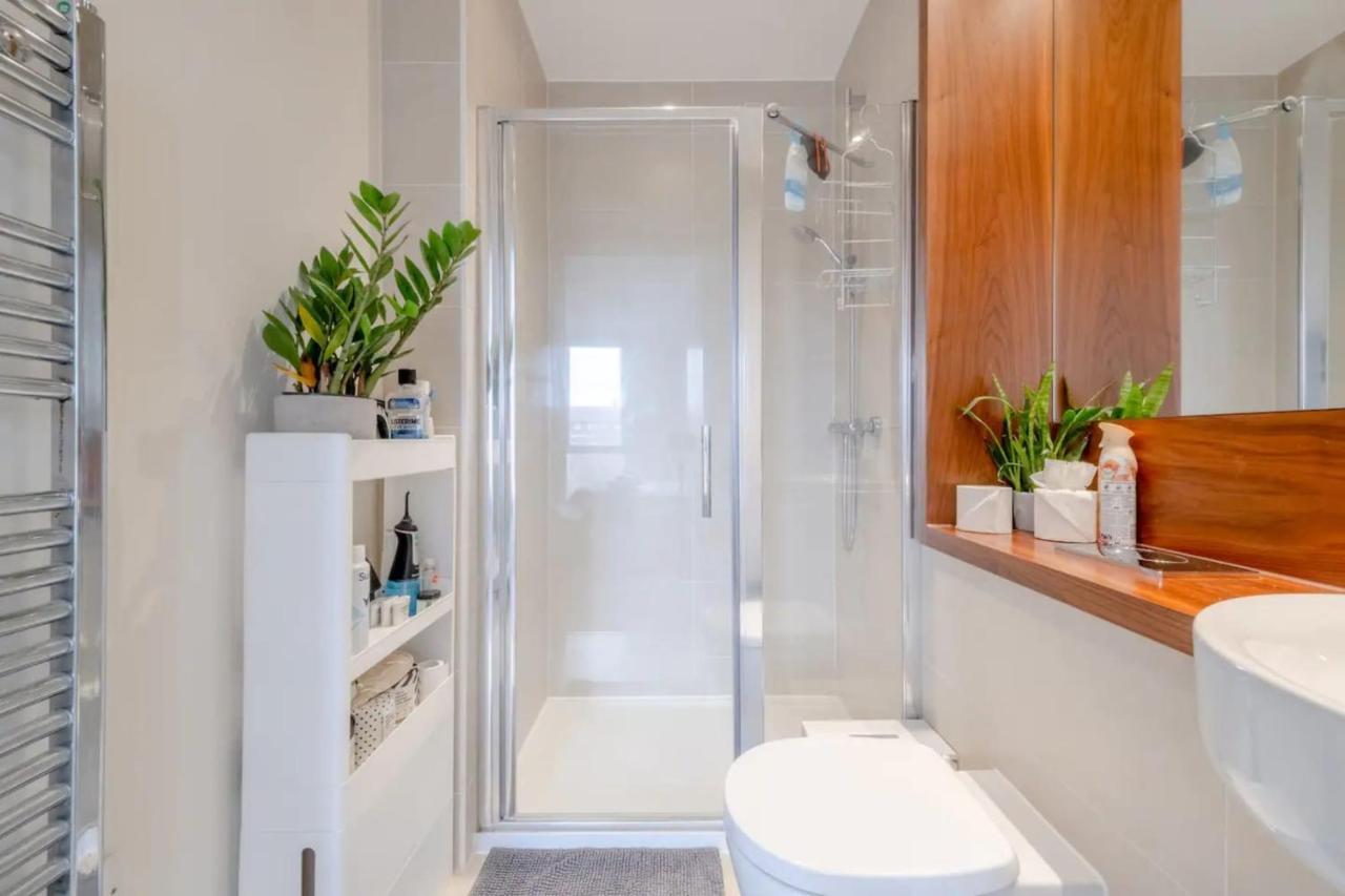Modern 2 Bedroom Flat In Elephant And Castle Apartment *