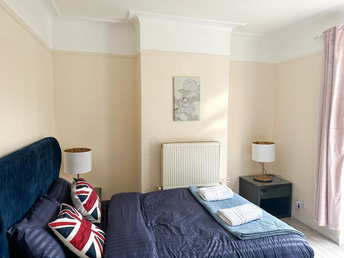 208 Clements Road London