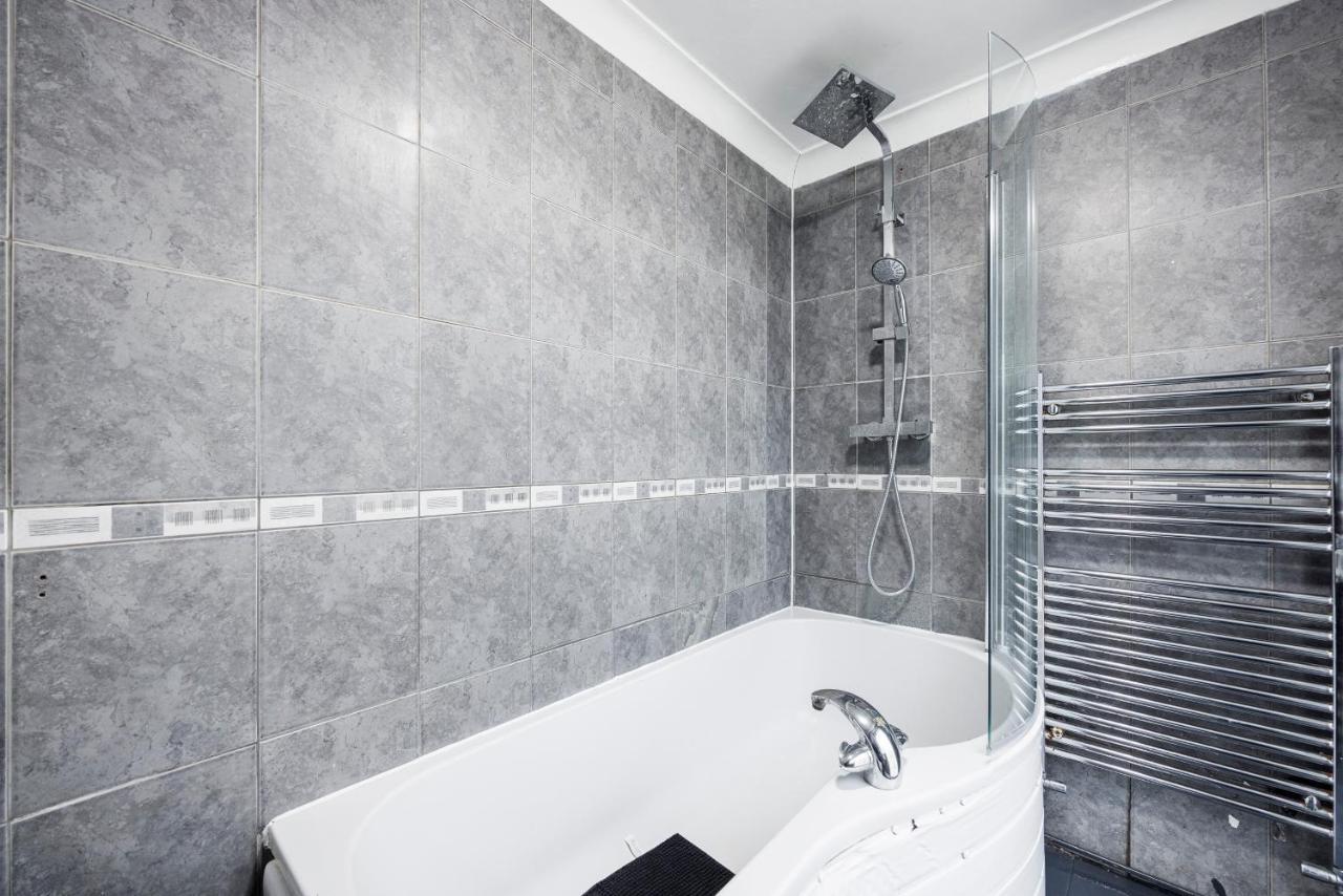 Holiday home 2 Bedroom House By Av Stays Short Lets Croydon With Free Wi-fi London