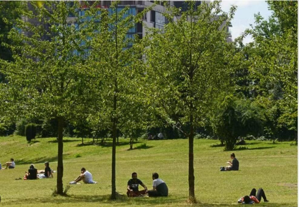 Functional Budget With Wi-fi And Laundry Facilities Near Tube Station