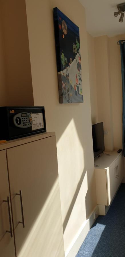 Barmy Badger Backpackers Hostal *