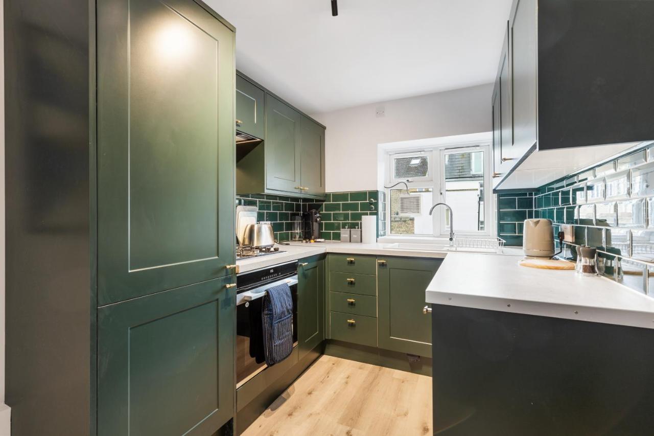 Bright & Cosy Gem ~ Battersea Park View ~ King Bed Leilighet London