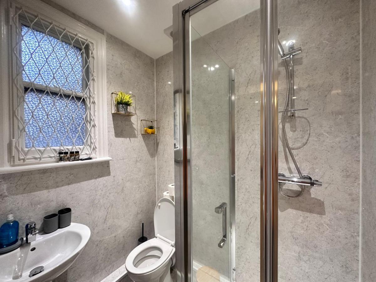 Kensington High Street Apartment *