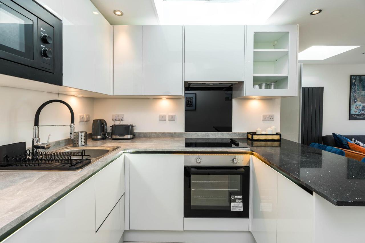 Spacious Modern 2 Bedroom Flat Apartamento