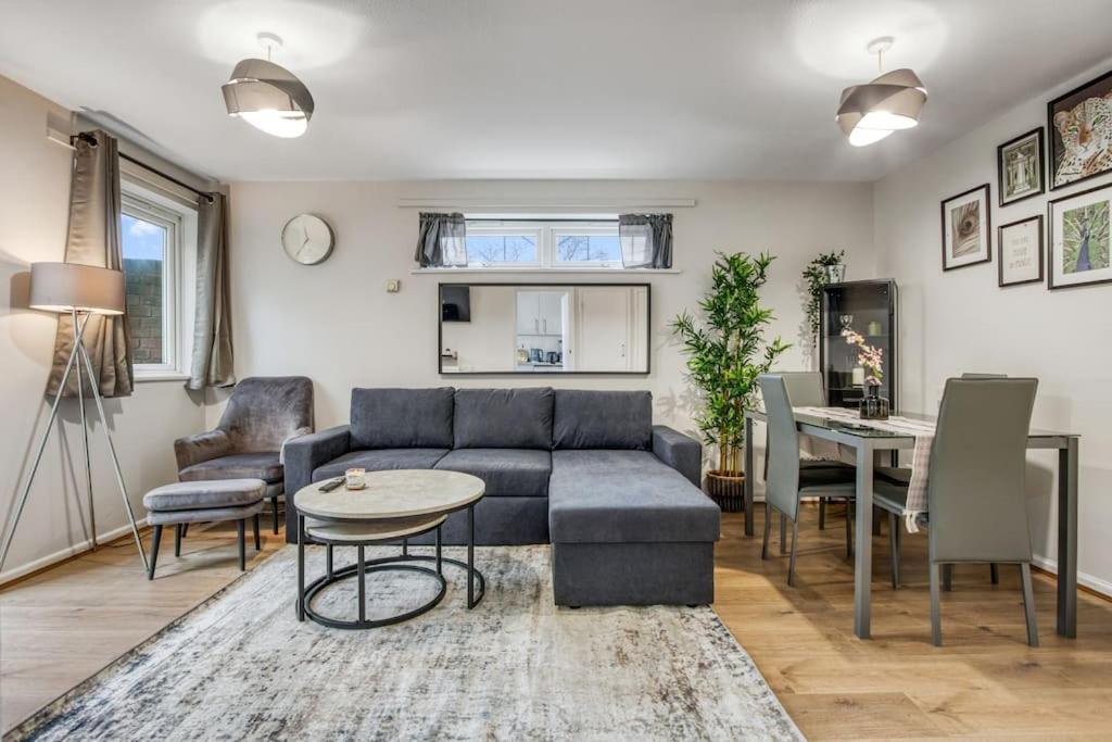 1 Bedroom Flat - Brixton Apartment *