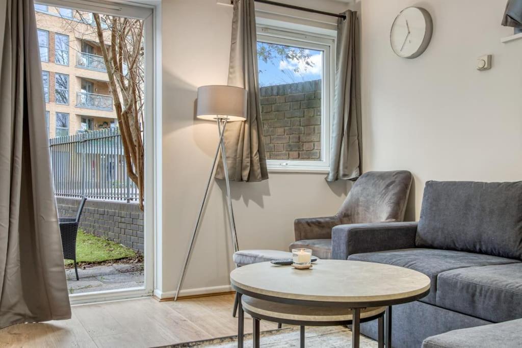 1 Bedroom Flat - Brixton Apartment London