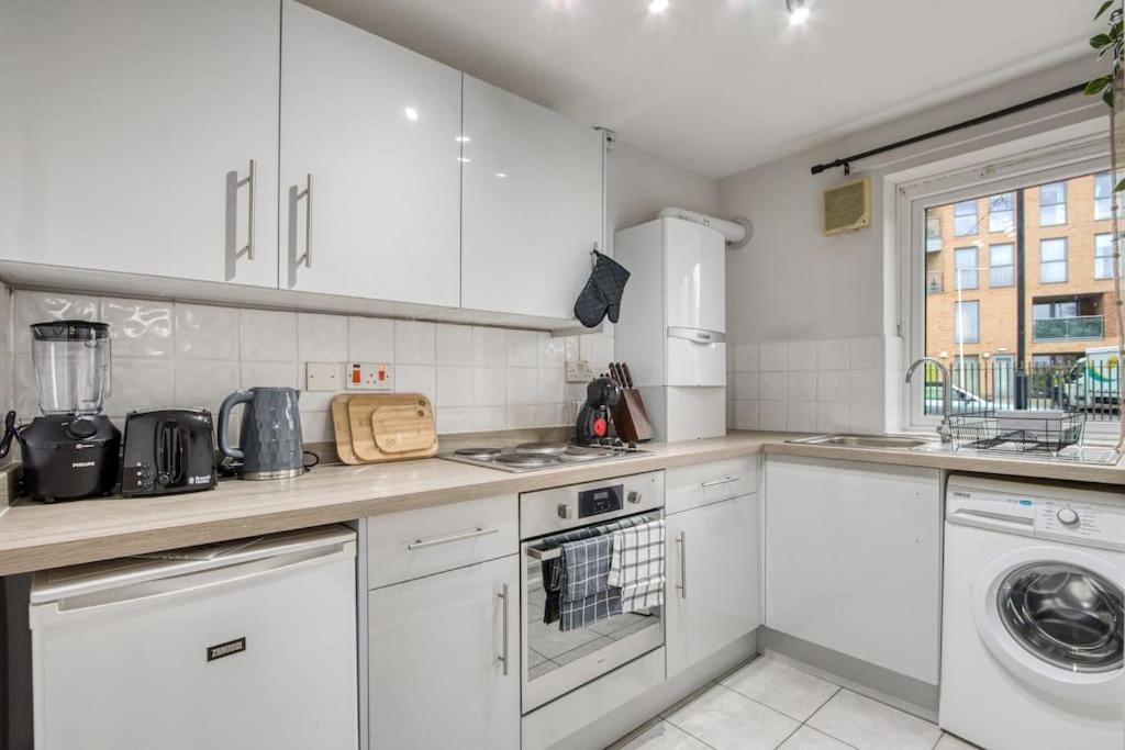 1 Bedroom Flat - Brixton *