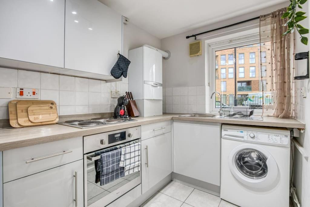 1 Bedroom Flat - Brixton Apartment London