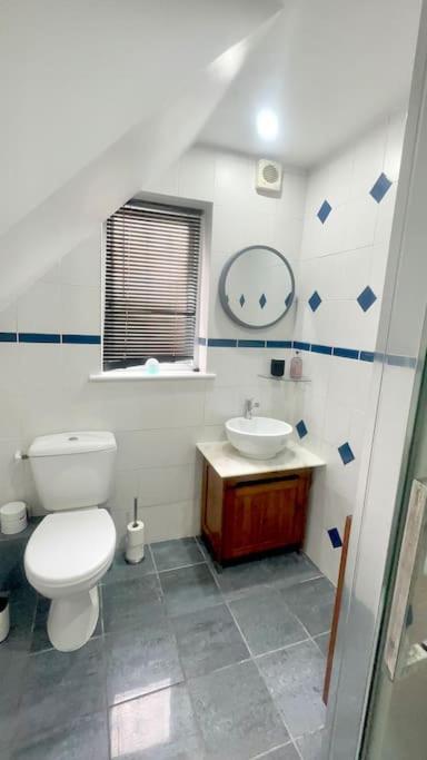 Amazing Location - Of London- 2 Bedroom Stunning Canal View House With Private Garden,parking & Balcony * London