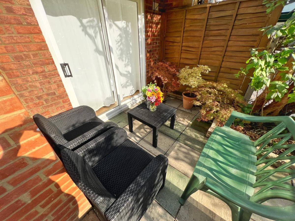 Pensión Luxurious House Near Excel- Air Conditioning, 9 Beds, 2 Baths, Garden, Fast Wifi Londres