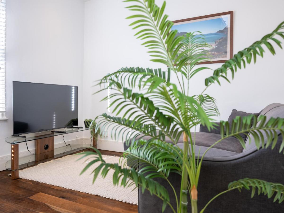 Appartement Pass The Keys Hidden Gem Overlooking Movie Set