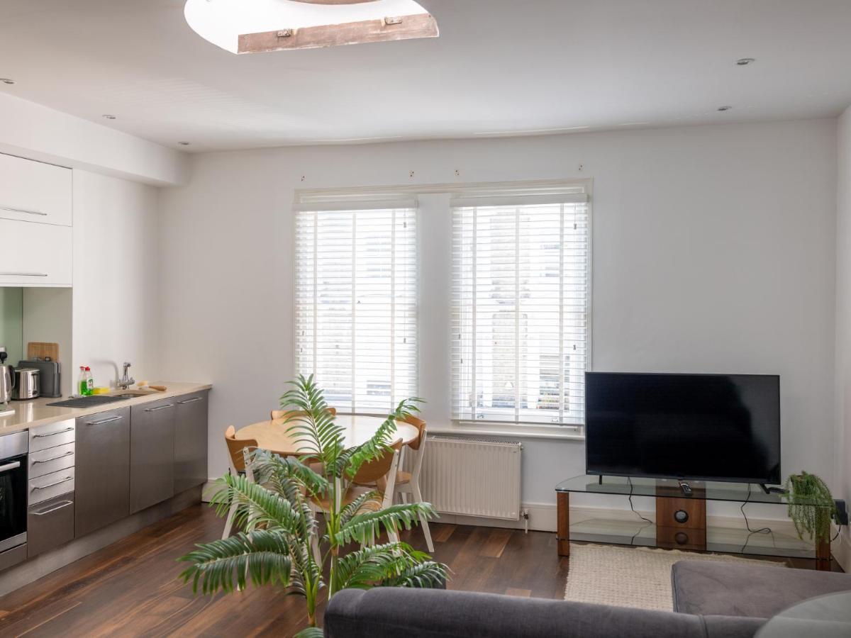Pass The Keys Hidden Gem Overlooking Movie Set Appartement Londen
