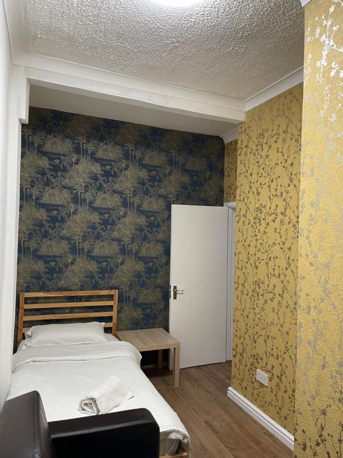Leilighet 03 Bedroom Apartment-self Check In London