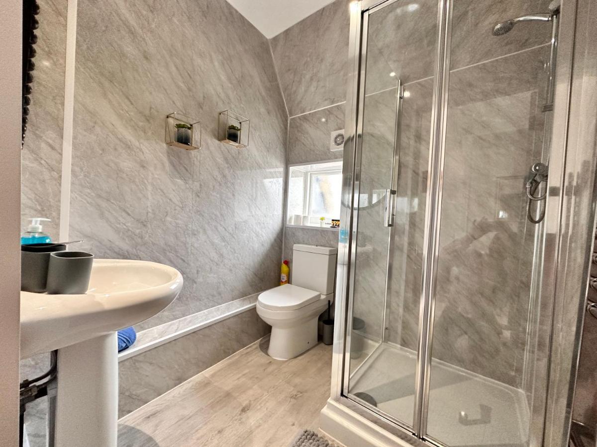 Apartment Kensington High Street London