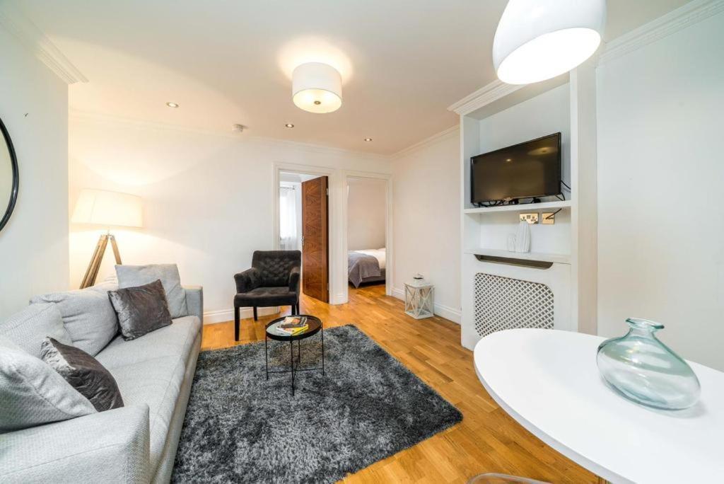 Kensington High Street Flat 2 Bedroom *