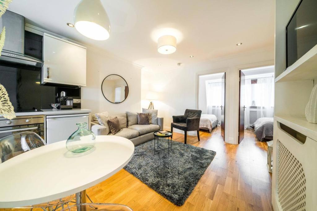 Kensington High Street Flat 2 Bedroom Leilighet London